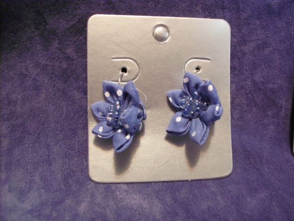 Brinco Flor de Fuxico (Azul)
